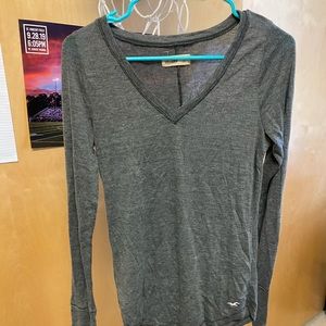 Long sleeve HOLLISTER shirt. very comfy!